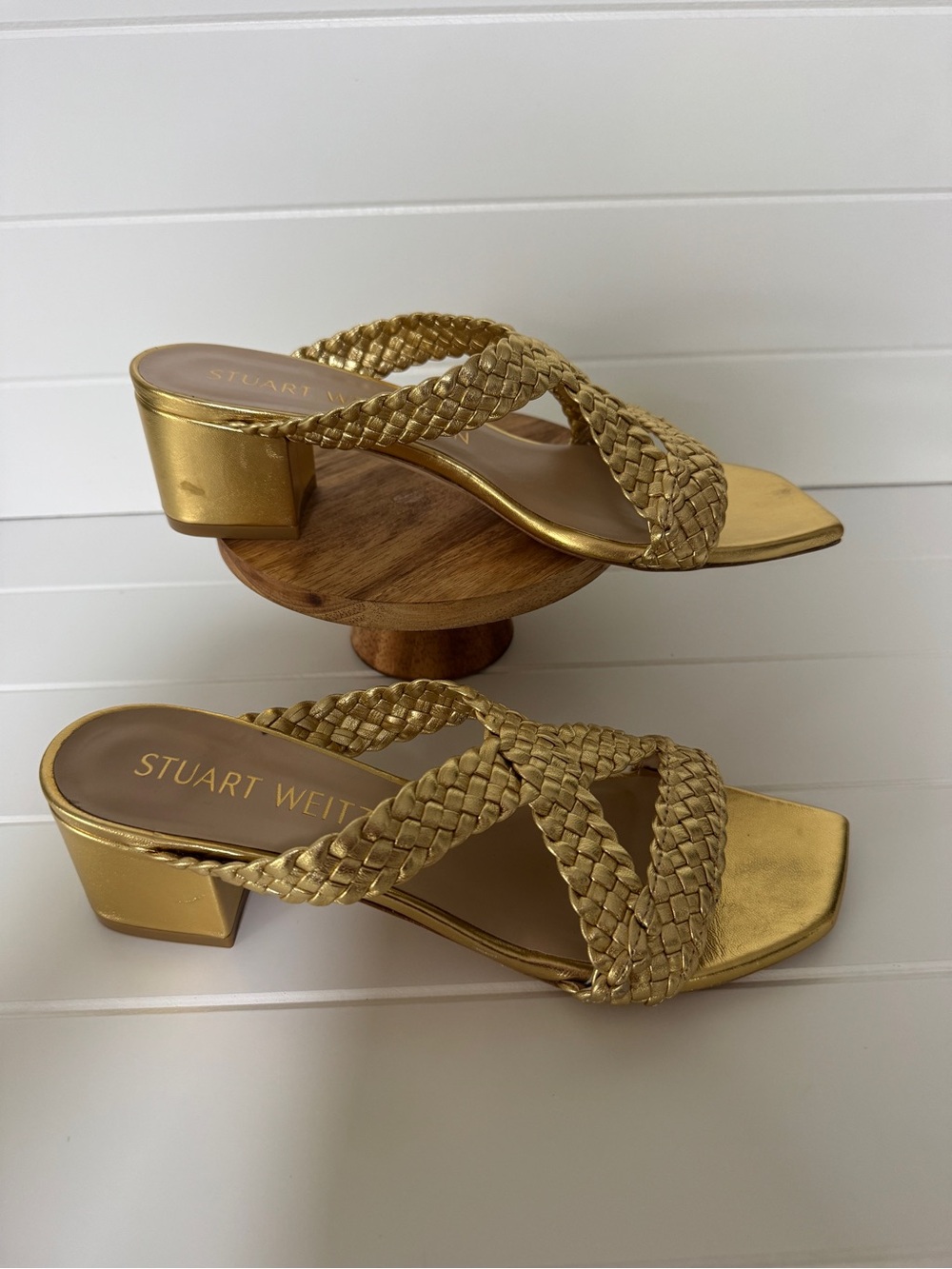 Stuart Weitzman Rosie Sandal 8.5 Narrow (Small Flaw, See description)